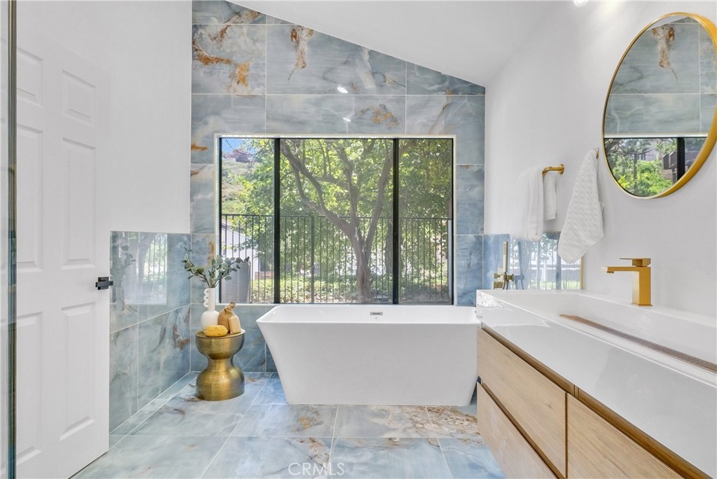 5995 E Avenida La Vida