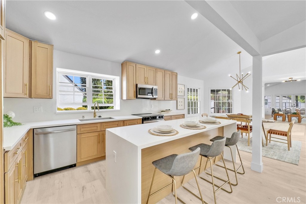 5995 E Avenida La Vida