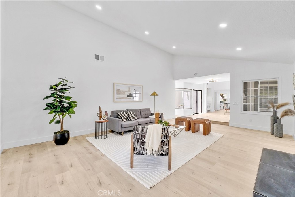 5995 E Avenida La Vida