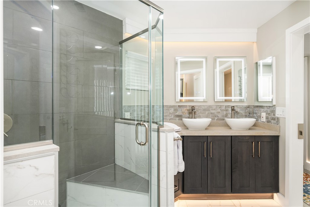 970 N Lincoln Street