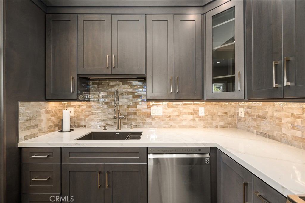 970 N Lincoln Street