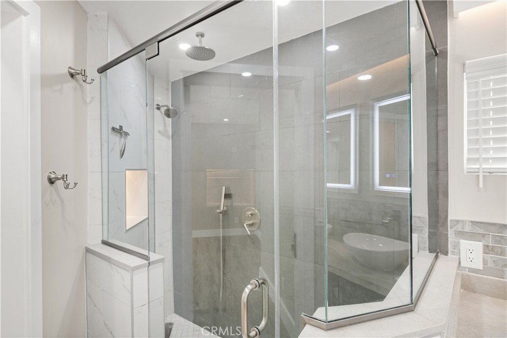 970 N Lincoln Street