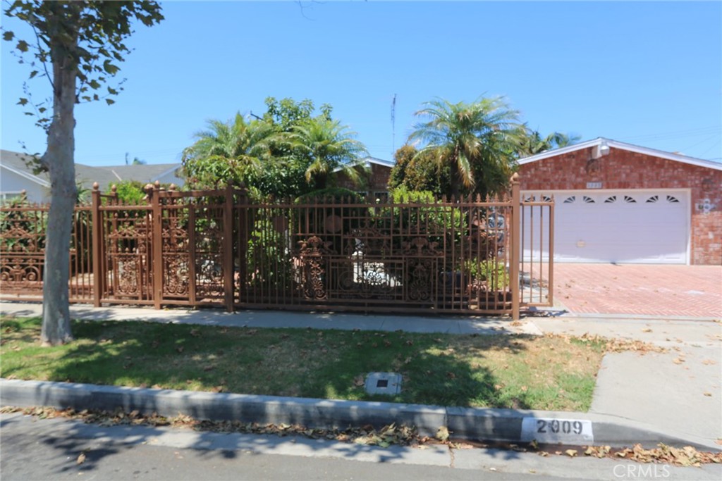 2009 West Saint Anne Place