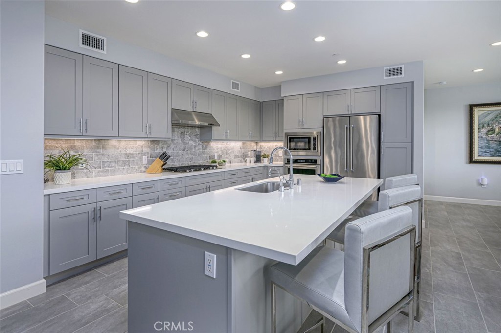 280 BUENA VIDA Drive 207