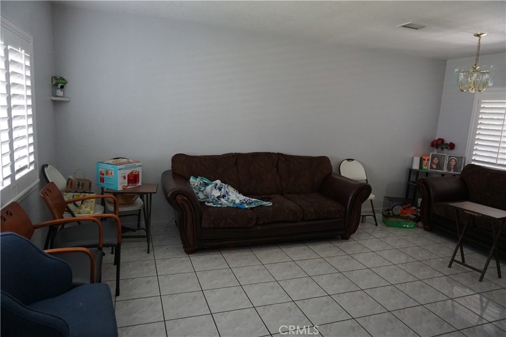 1422 E Broadway