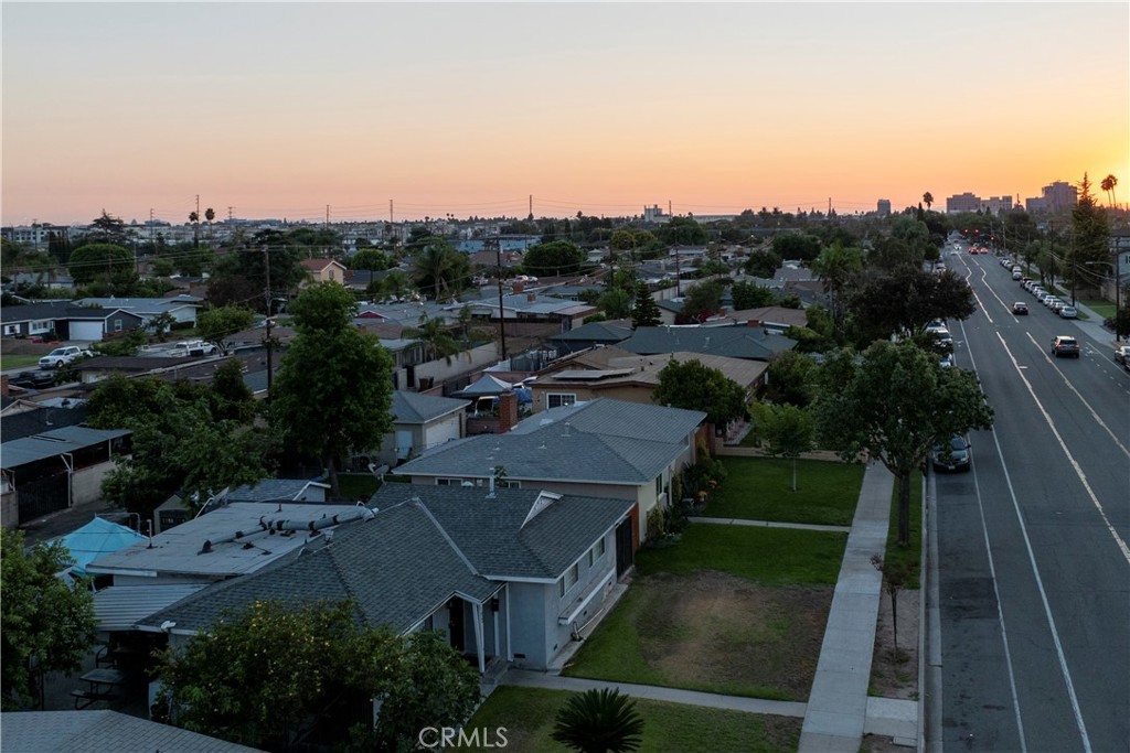 1422 E Broadway