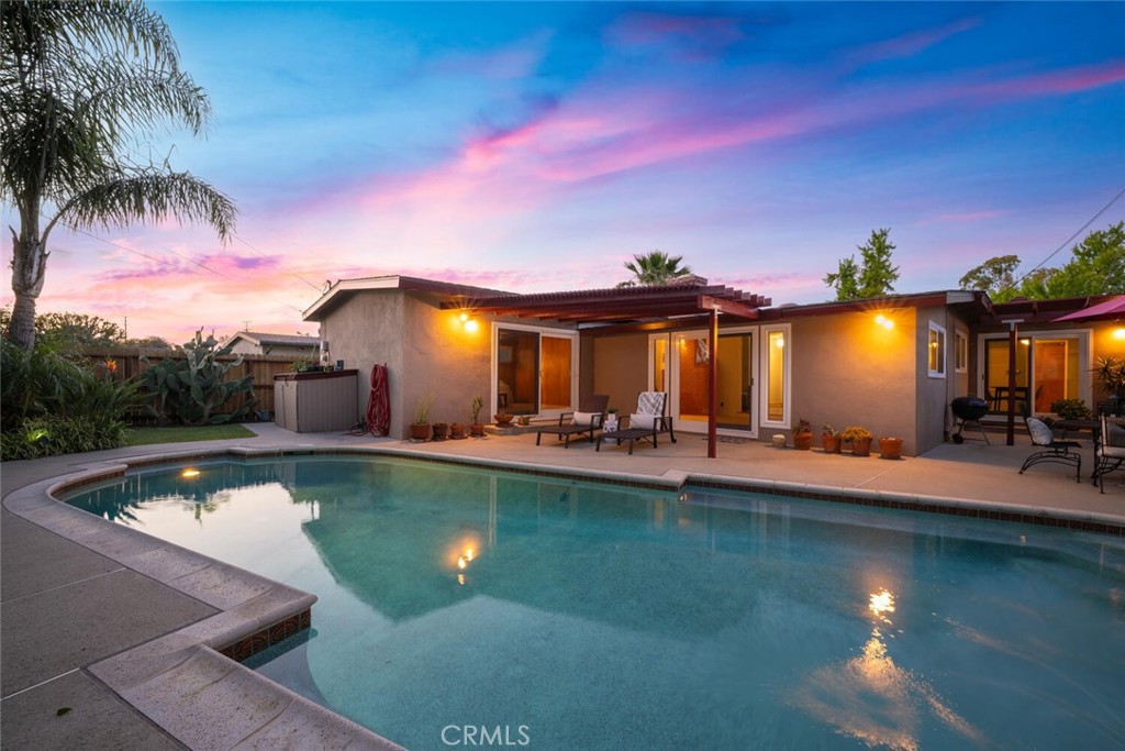 6064 E Oakbrook Street