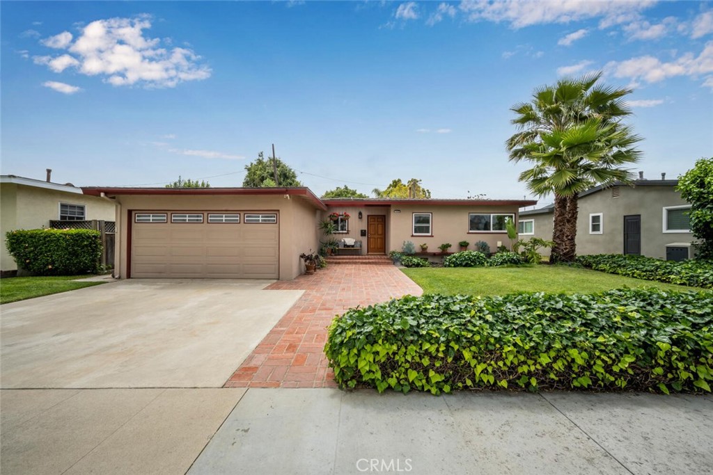 6064 E Oakbrook Street