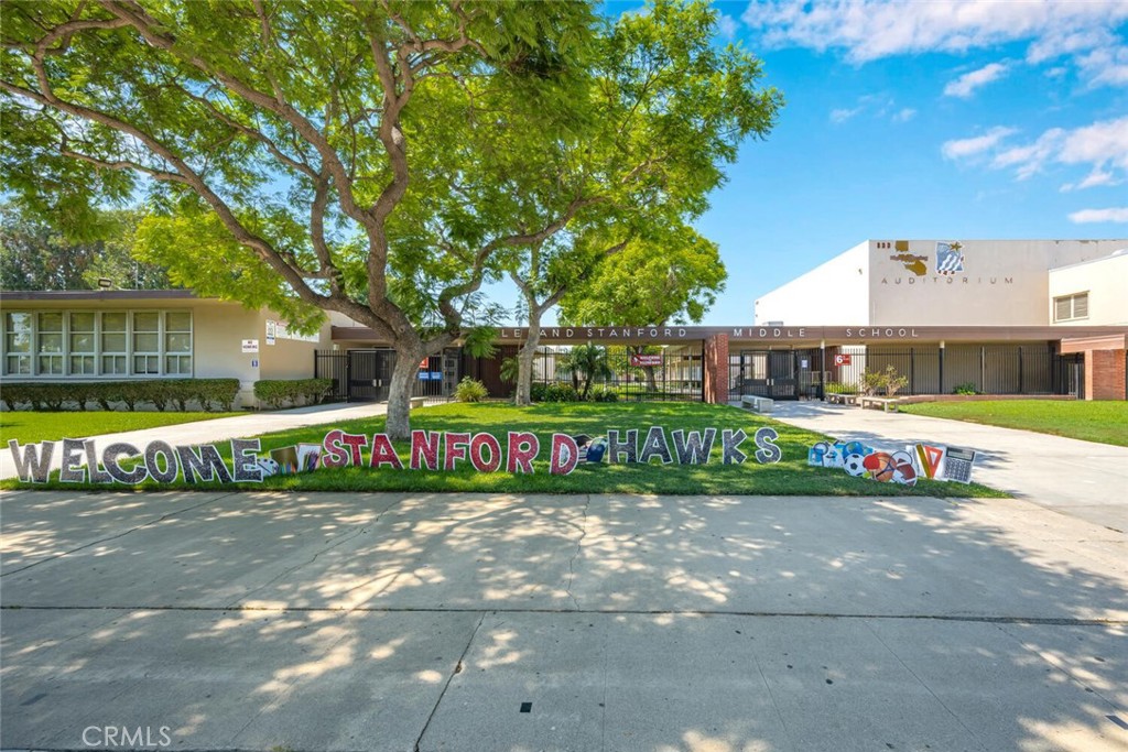 6064 E Oakbrook Street