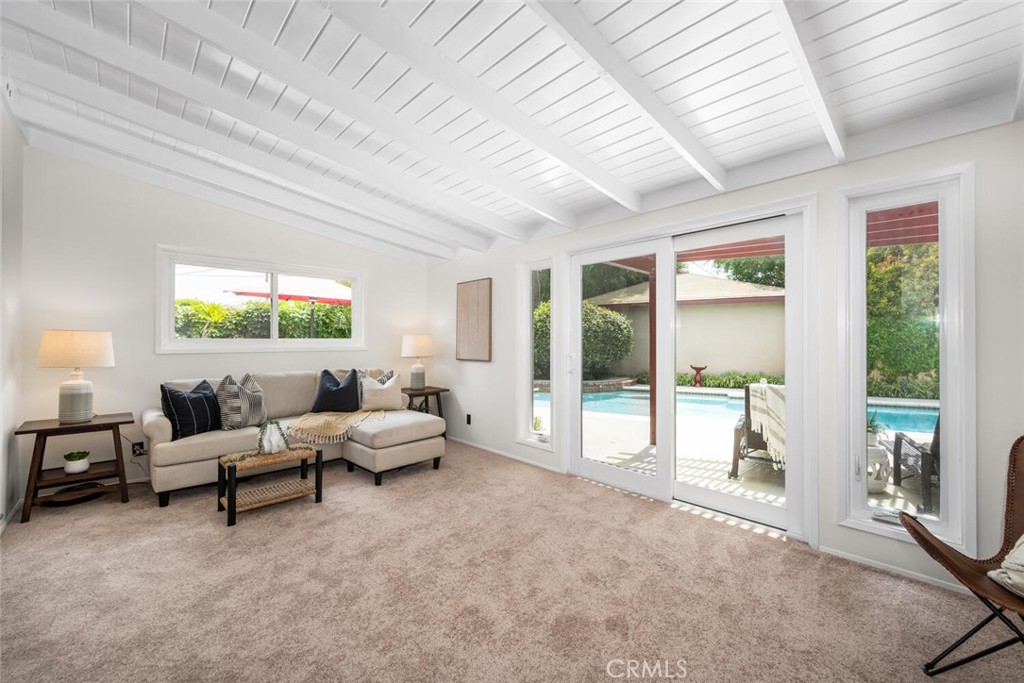 6064 E Oakbrook Street