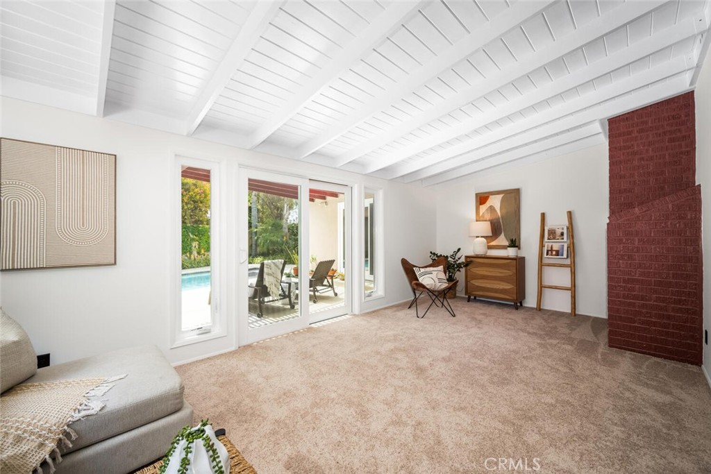 6064 E Oakbrook Street