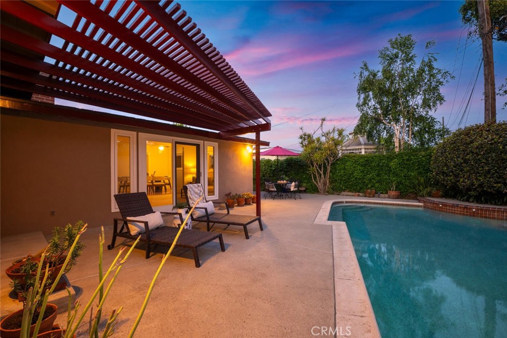 6064 E Oakbrook Street