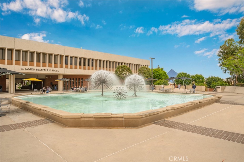 6064 E Oakbrook Street