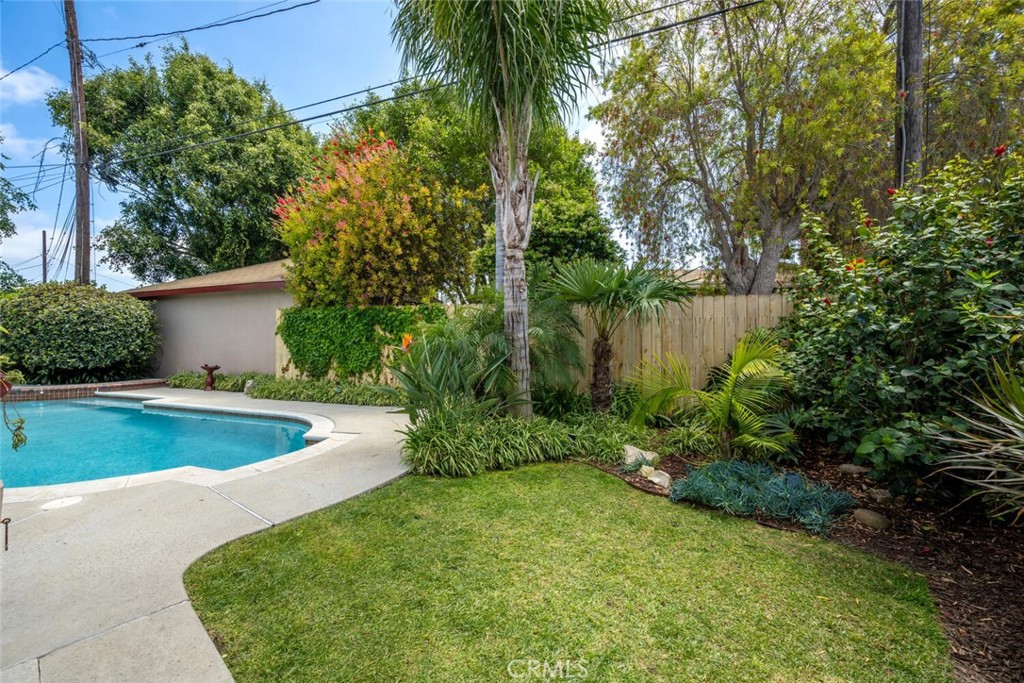 6064 E Oakbrook Street