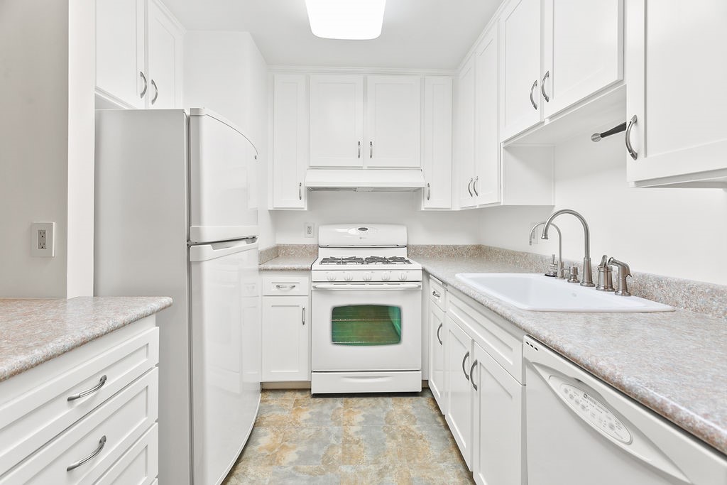 1101 W Macarthur Boulevard 215