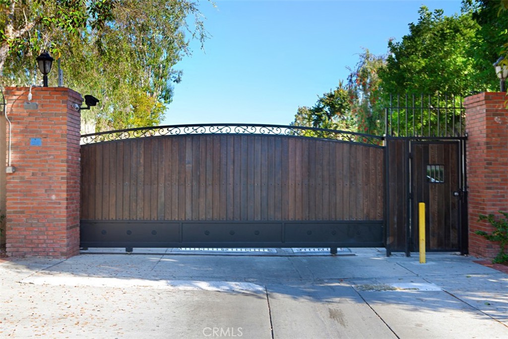 1101 W Macarthur Boulevard 215