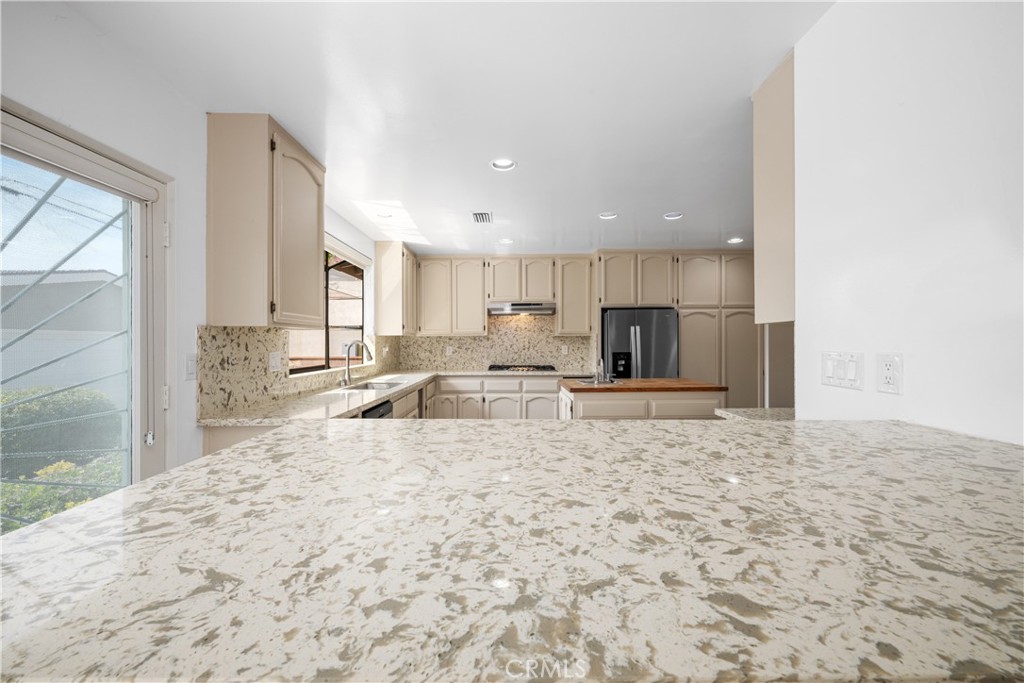 6724 E El Salvador Street