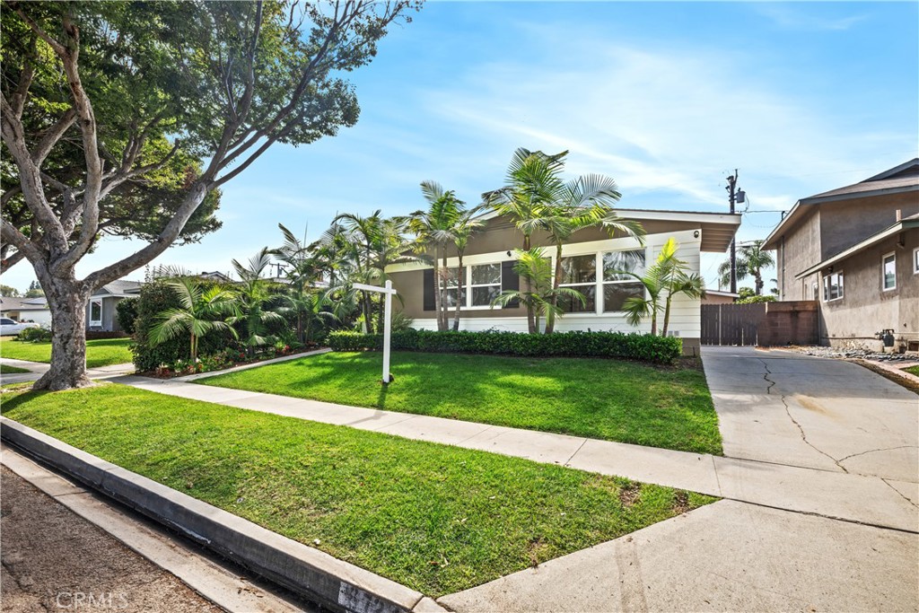 6724 E El Salvador Street