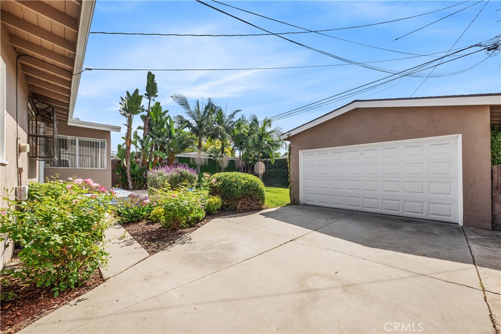 6724 E El Salvador Street