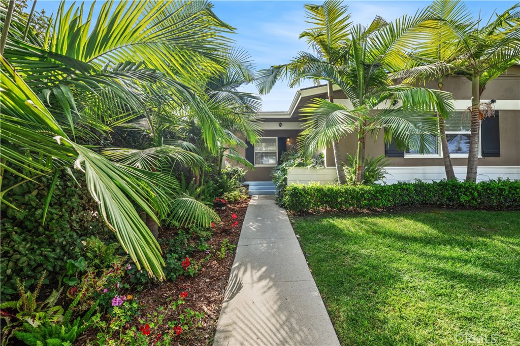 6724 E El Salvador Street