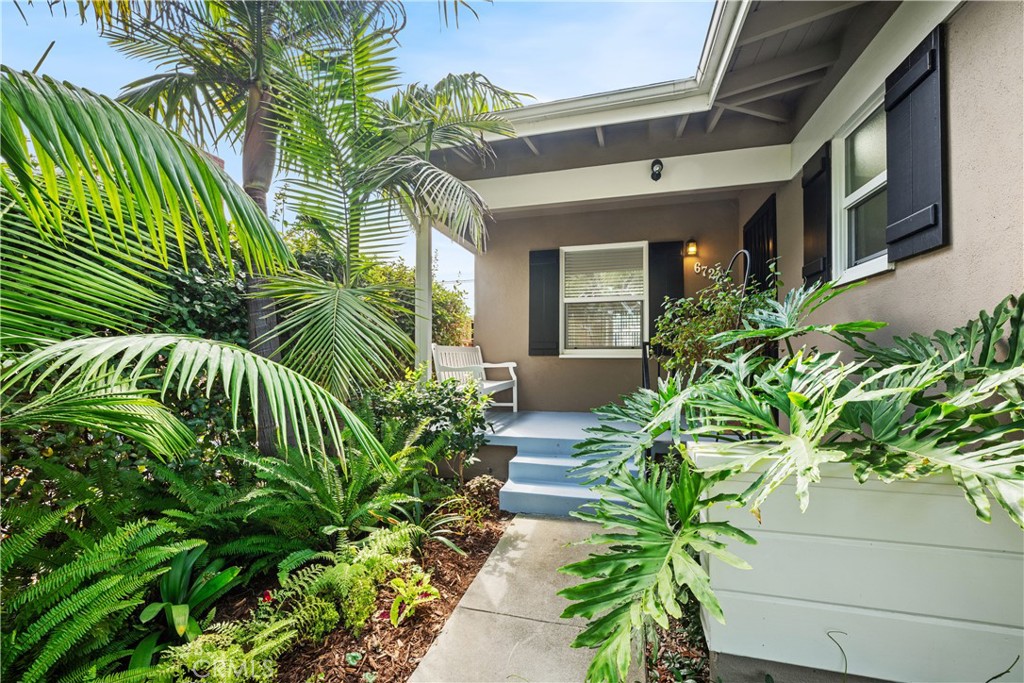 6724 E El Salvador Street