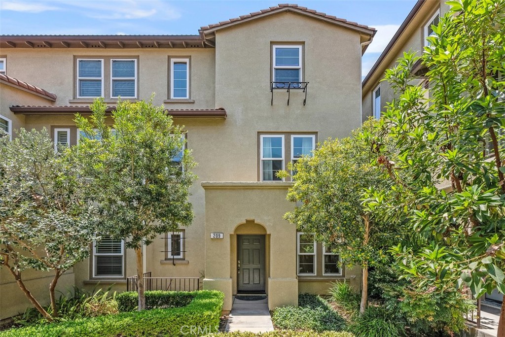 209 E Santa Fe Court
