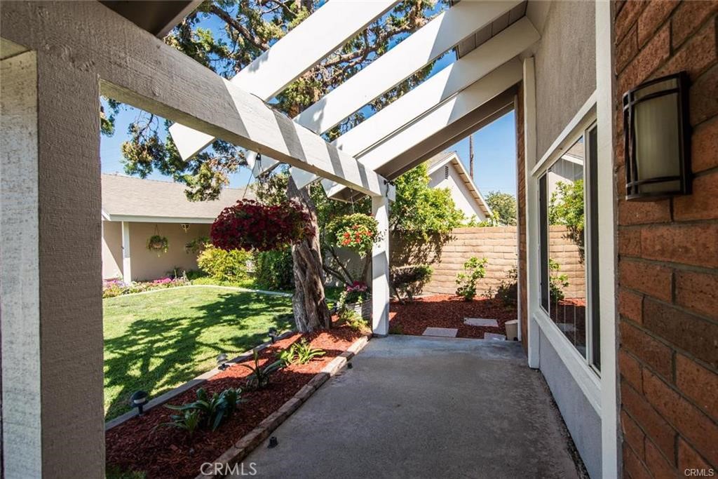 128 S Plantation Place