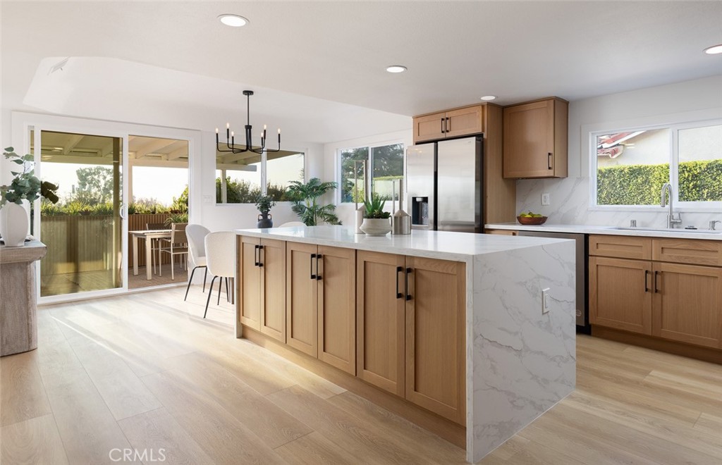 2028 E Orangeview Lane