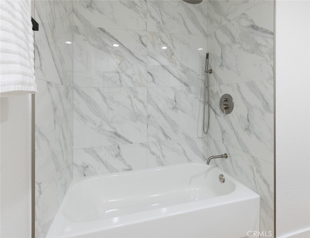 2028 E Orangeview Lane