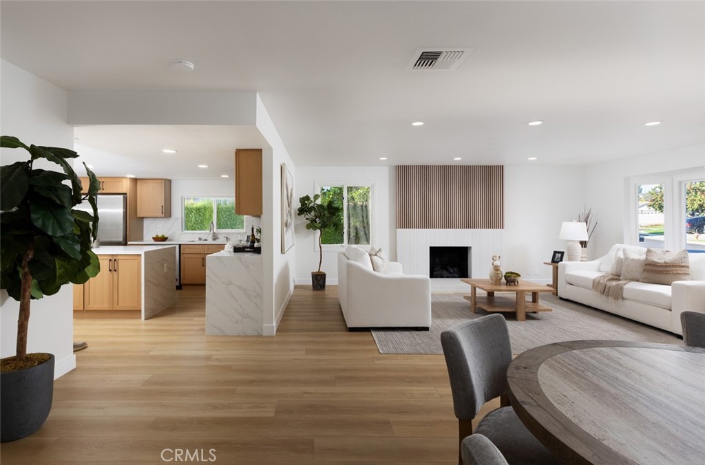 2028 E Orangeview Lane