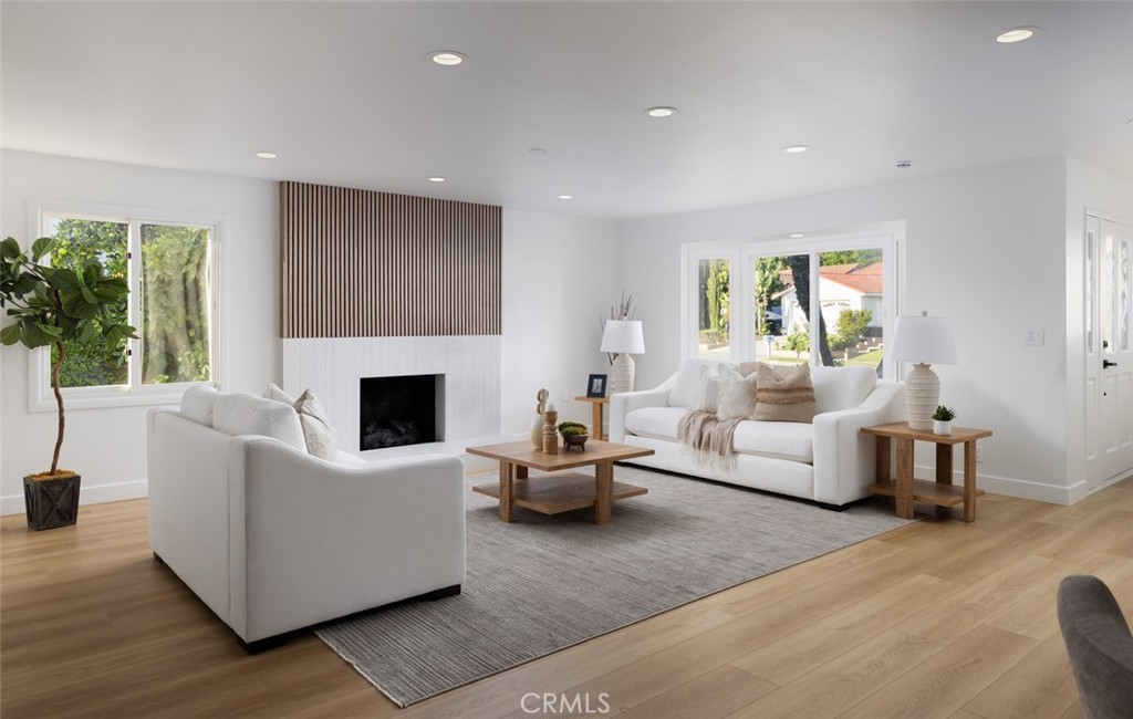 2028 E Orangeview Lane