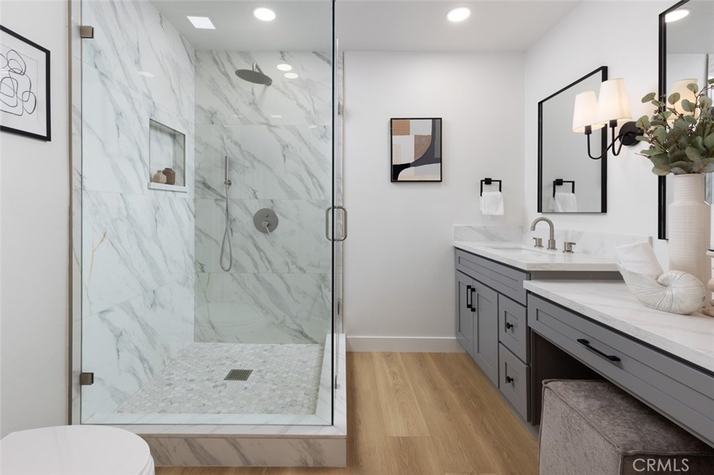 2028 E Orangeview Lane