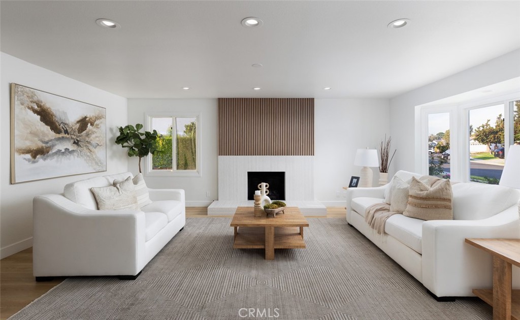 2028 E Orangeview Lane