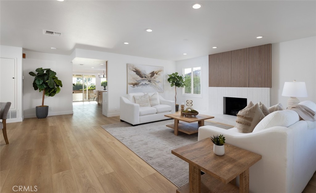 2028 E Orangeview Lane