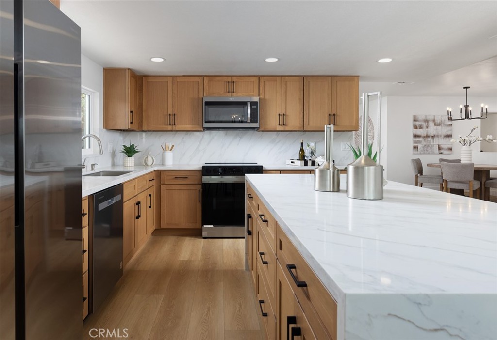 2028 E Orangeview Lane