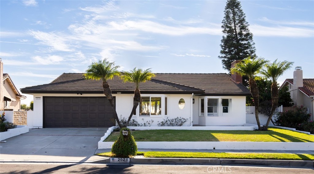 2028 E Orangeview Lane