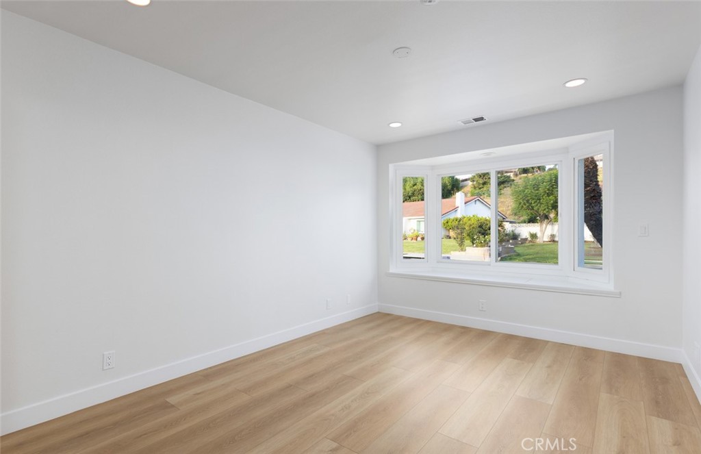 2028 E Orangeview Lane