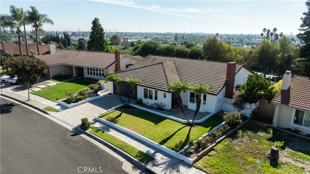 2028 E Orangeview Lane