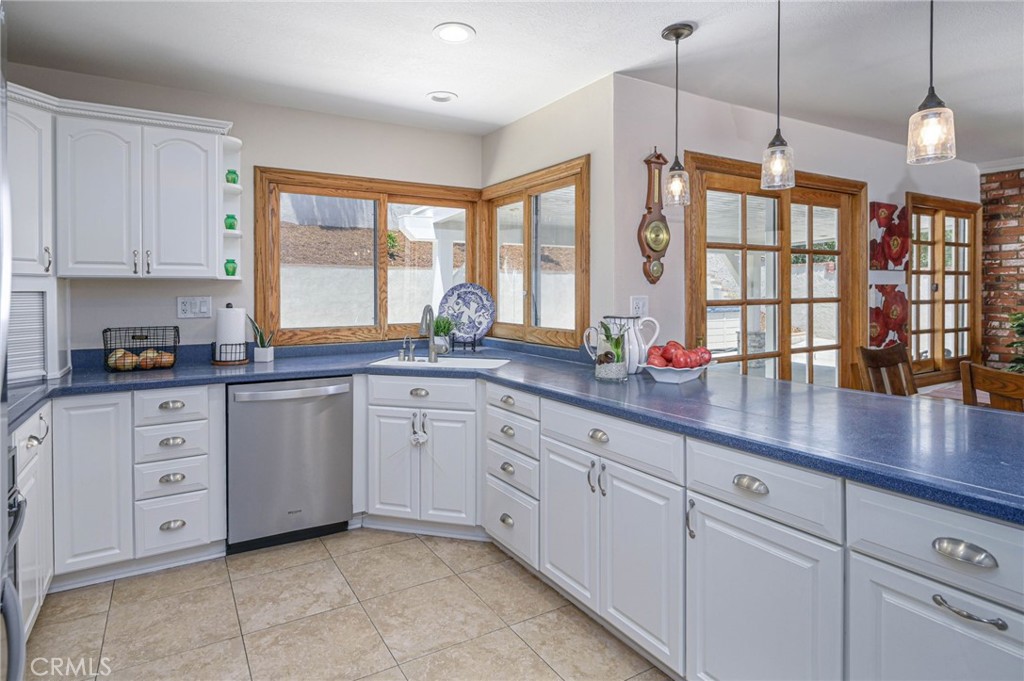 4373 MAHOGANY Circle