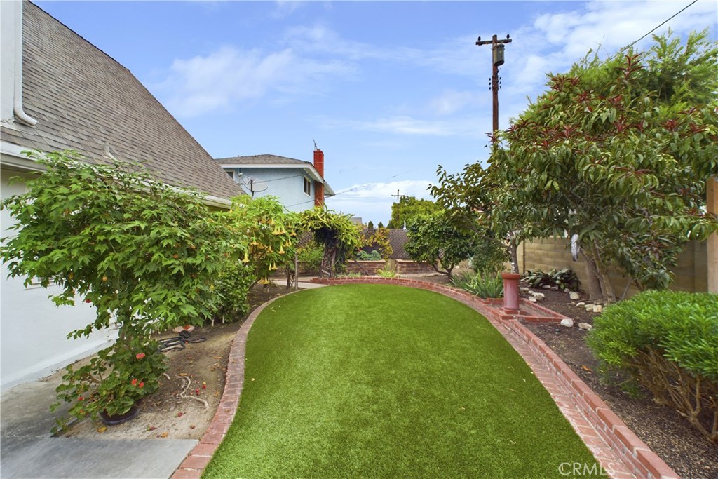 9338 Christopher Street