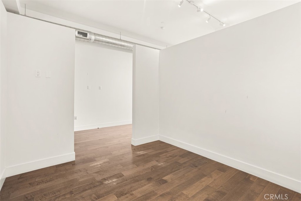433 Pine Avenue 304