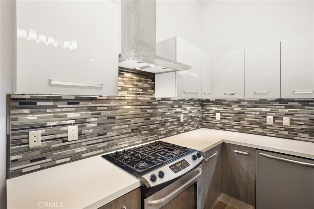 433 Pine Avenue 304