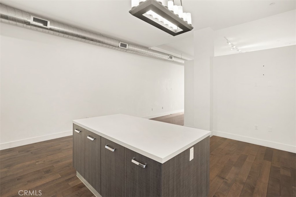 433 Pine Avenue 304