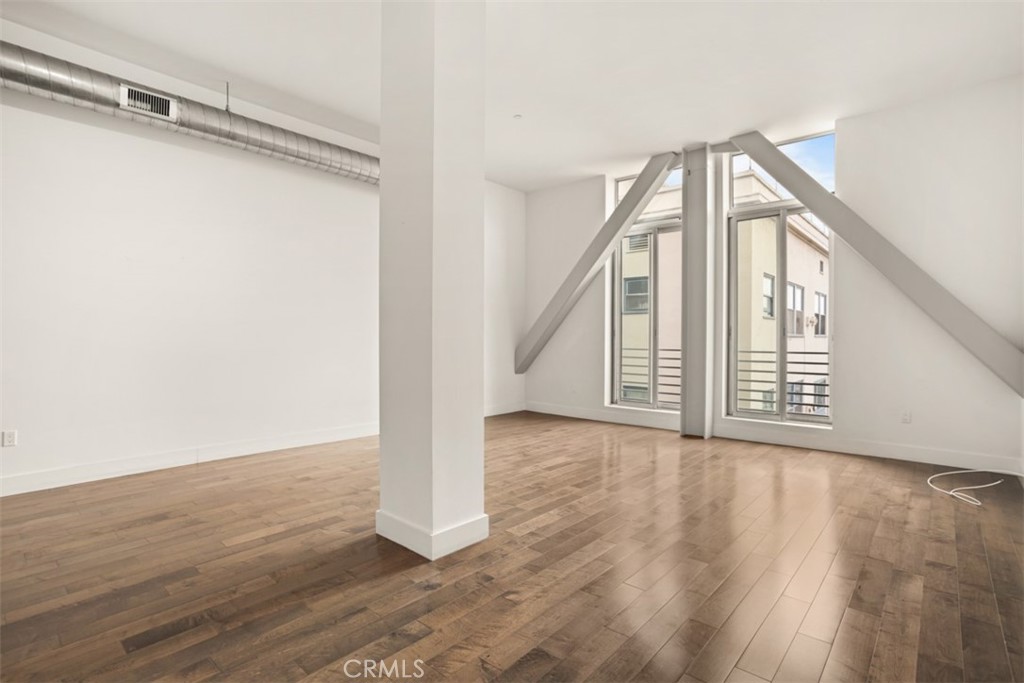 433 Pine Avenue 304