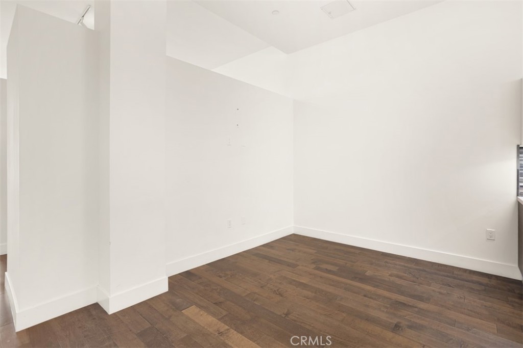 433 Pine Avenue 304