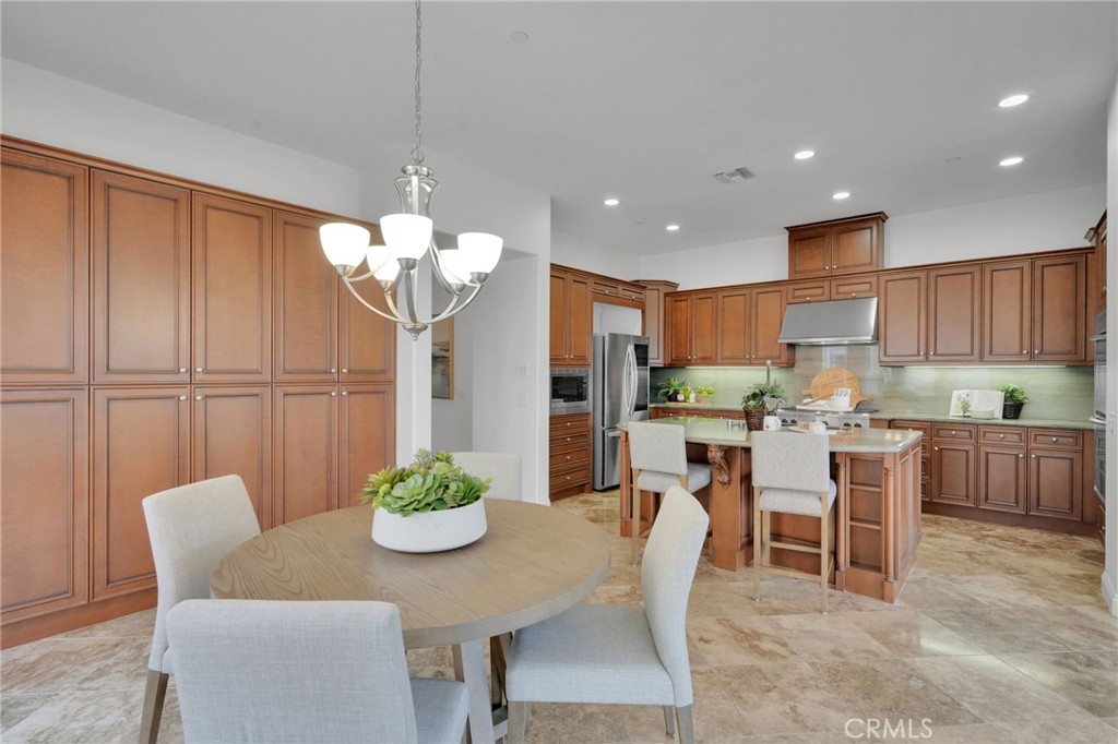 4007 W Hemlock Street