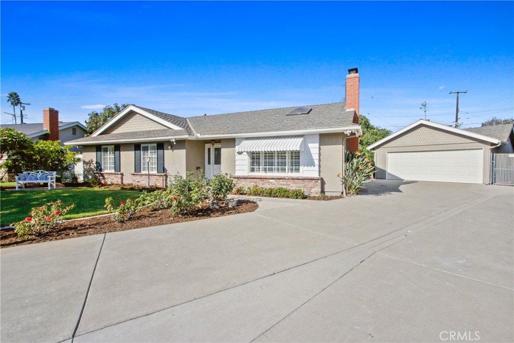 1233 E Mardell Avenue