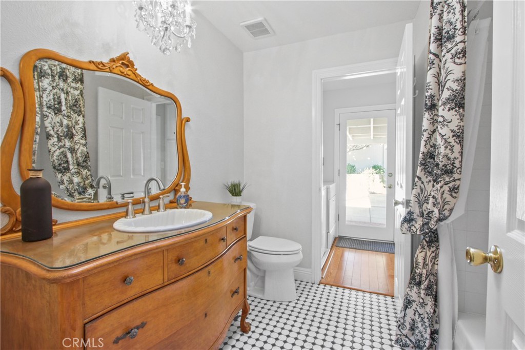 1233 E Mardell Avenue