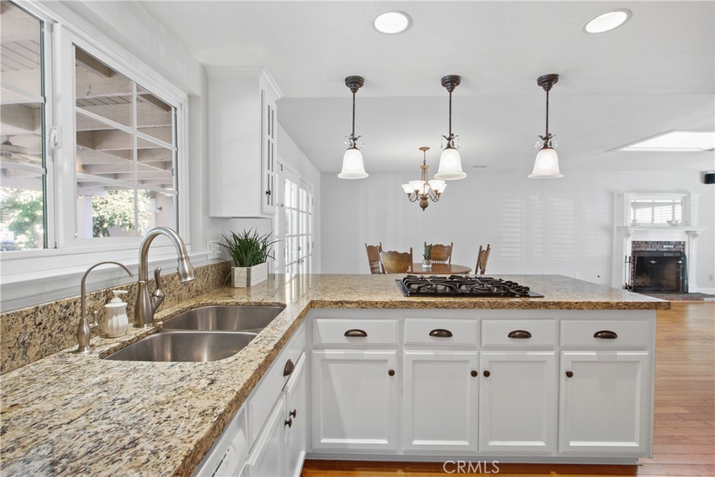 1233 E Mardell Avenue