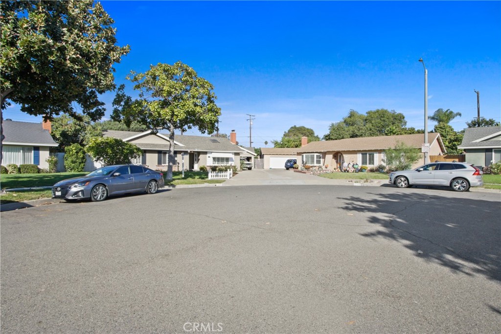 1233 E Mardell Avenue